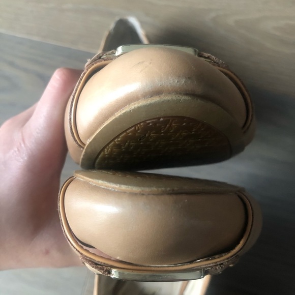 JC Collezione tan colored almond toe wedges heels size 6.5 buckle shoes - Picture 7 of 9